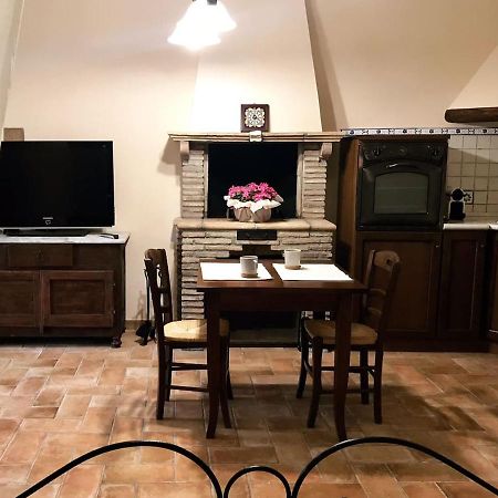 Casa Vacanze La Piazzetta Del Castello Montecalvello Zewnętrze zdjęcie