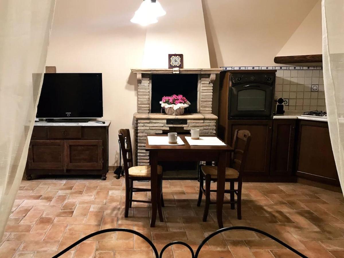 Casa Vacanze La Piazzetta Del Castello Montecalvello Zewnętrze zdjęcie